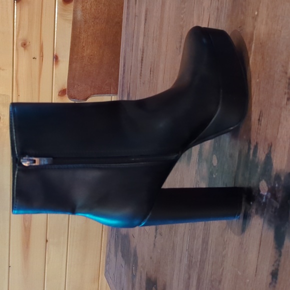 NWT Beautiful Marc Fisher Rublia Classic High Heeled Black Boots. sz 9 - Picture 4 of 15